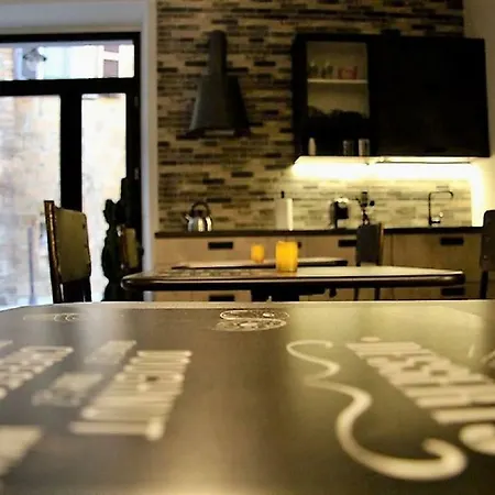 Industrial Chic House - Private Parking *