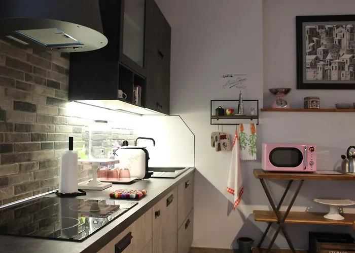 Industrial Chic House - Private Parking 3*