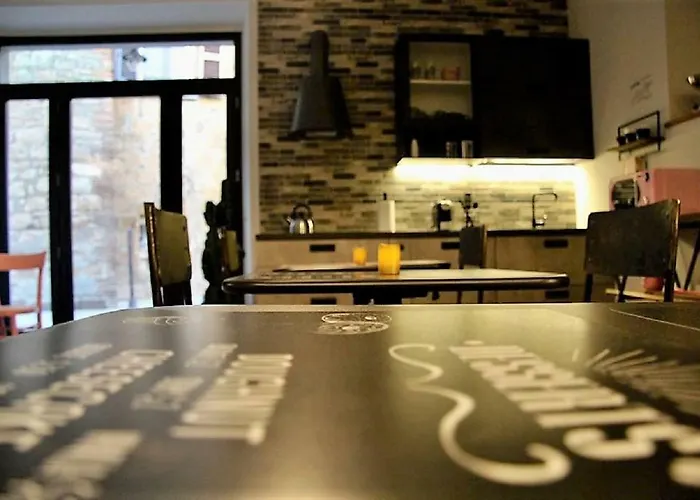 Industrial Chic House - Private Parking 3*