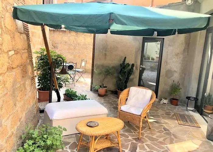 Industrial Chic House - Private Parking بيت ضيافة أورفييتو